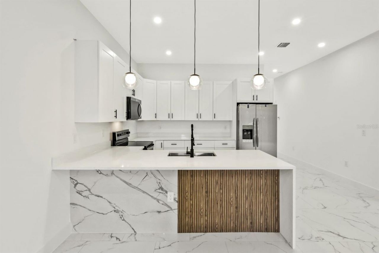 521/523 Lillon Avenue S, Lehigh Acres, FL 33974 Photo