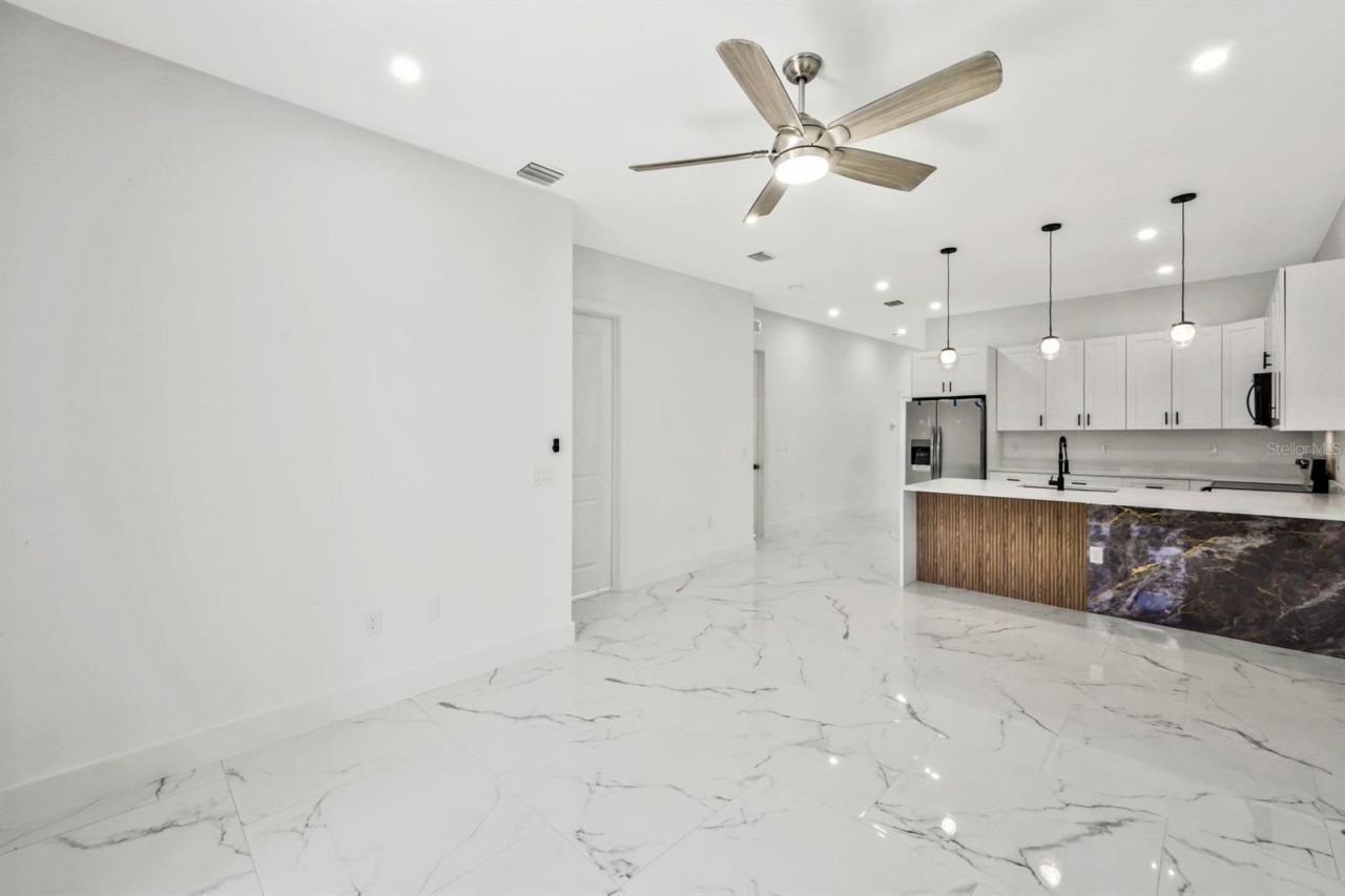 521/523 Lillon Avenue S, Lehigh Acres, FL 33974 Photo