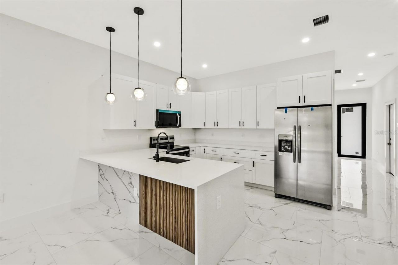 521/523 Lillon Avenue S, Lehigh Acres, FL 33974 Photo