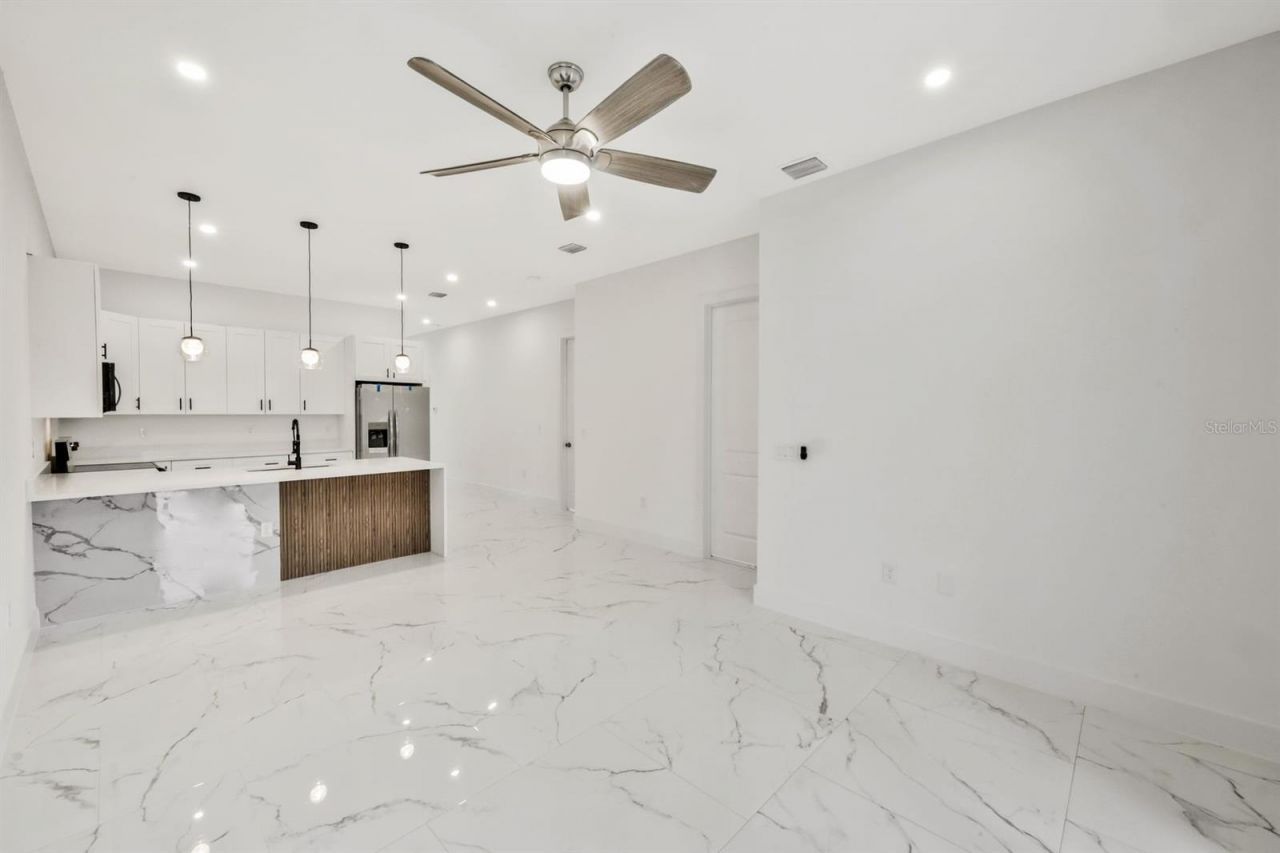 521/523 Lillon Avenue S, Lehigh Acres, FL 33974 Photo