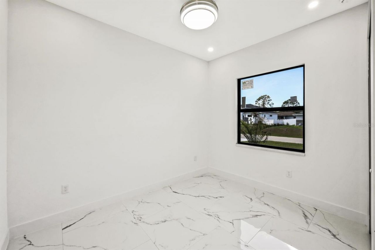 521/523 Lillon Avenue S, Lehigh Acres, FL 33974 Photo