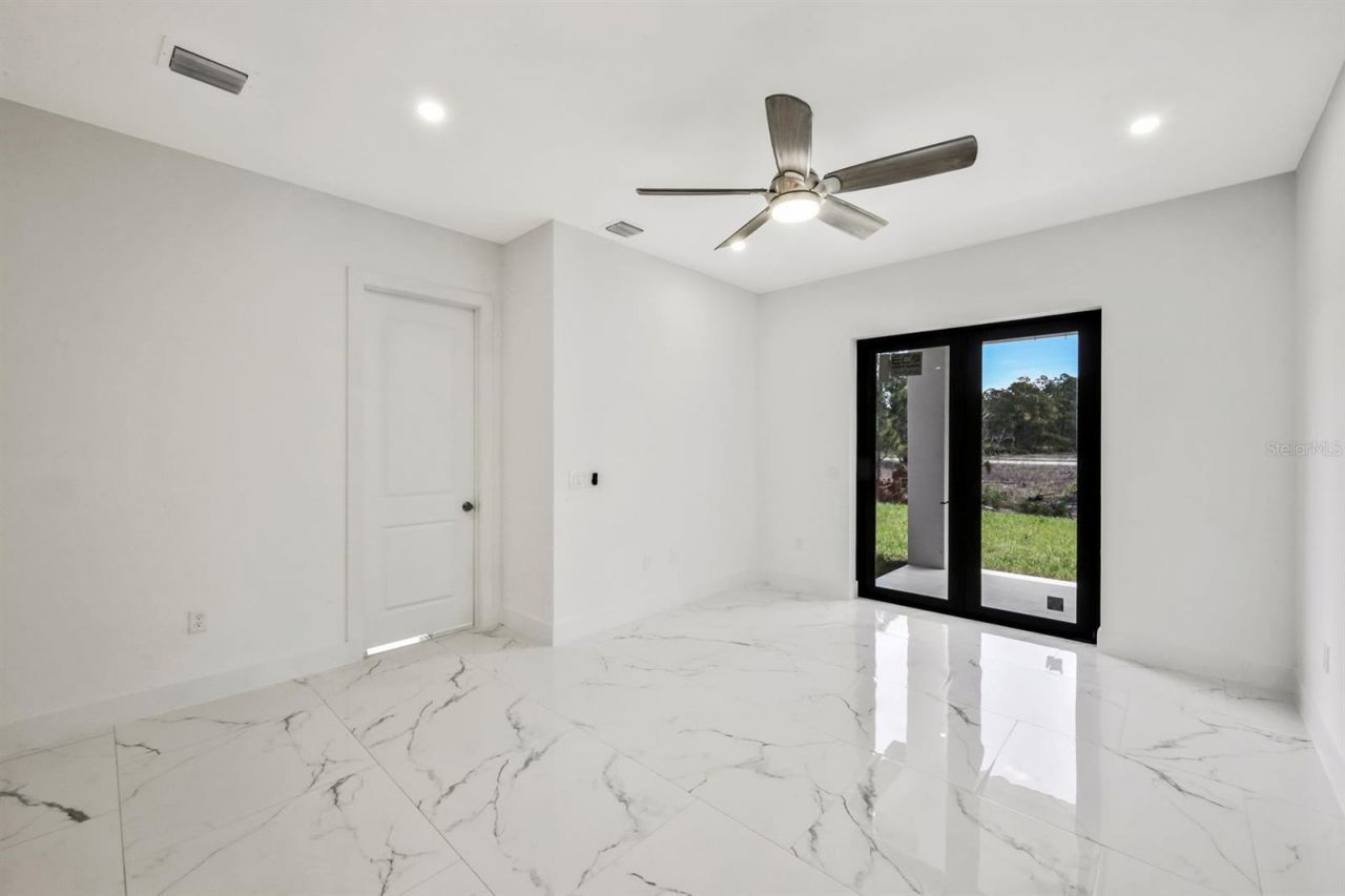 521/523 Lillon Avenue S, Lehigh Acres, FL 33974 Photo