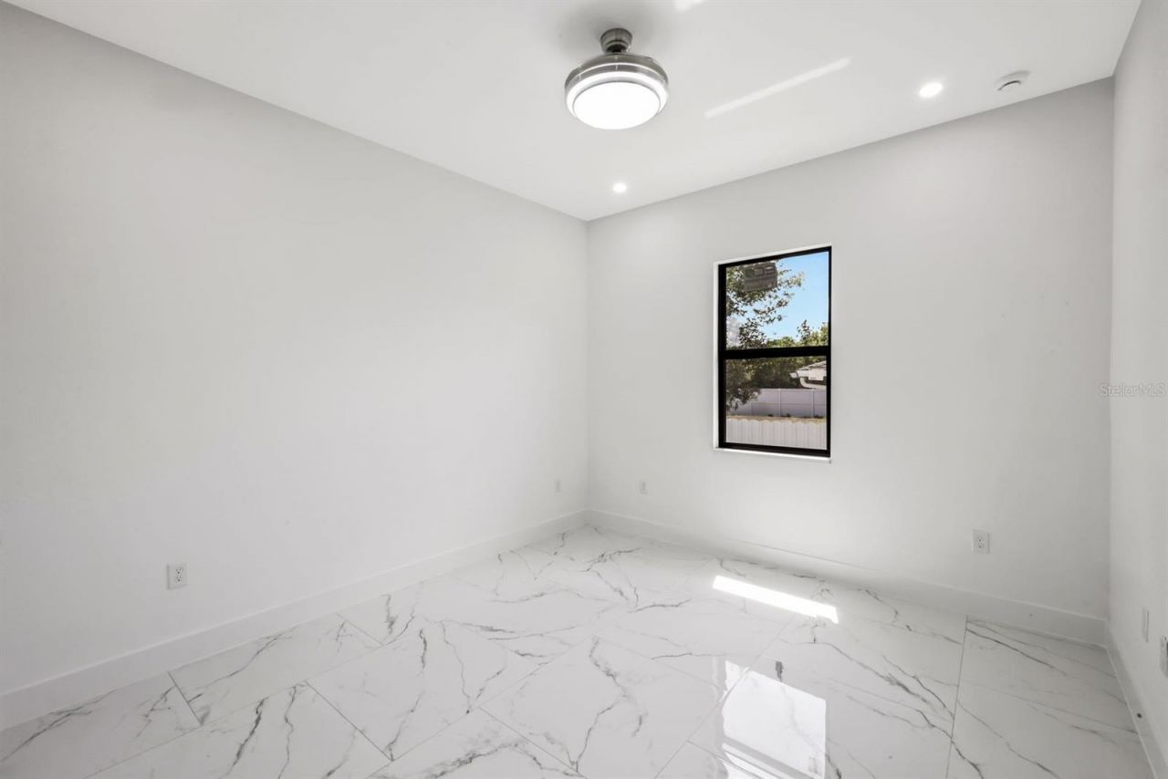 521/523 Lillon Avenue S, Lehigh Acres, FL 33974 Photo