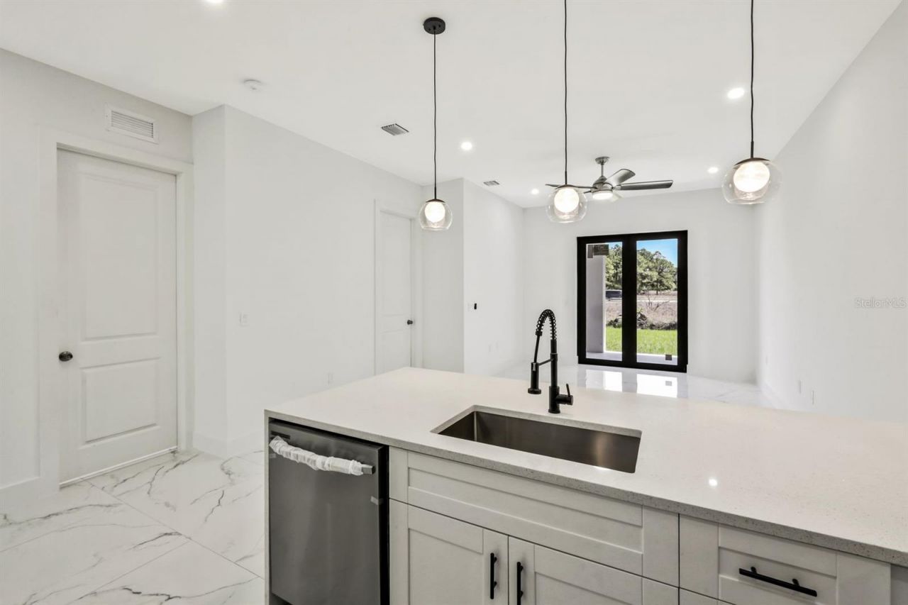 521/523 Lillon Avenue S, Lehigh Acres, FL 33974 Photo