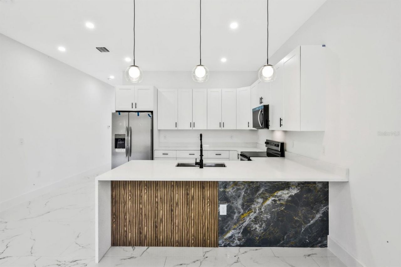 521/523 Lillon Avenue S, Lehigh Acres, FL 33974 Photo