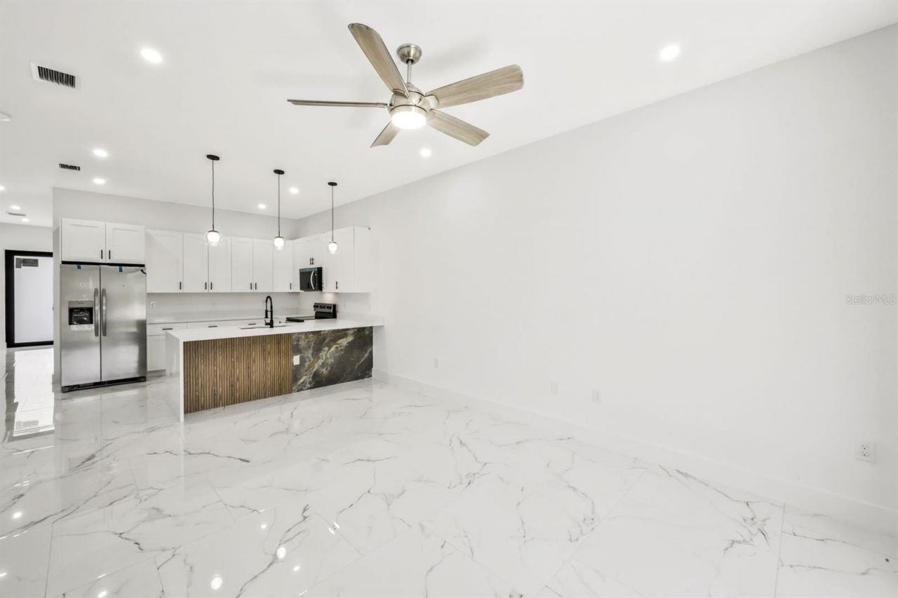 521/523 Lillon Avenue S, Lehigh Acres, FL 33974 Photo