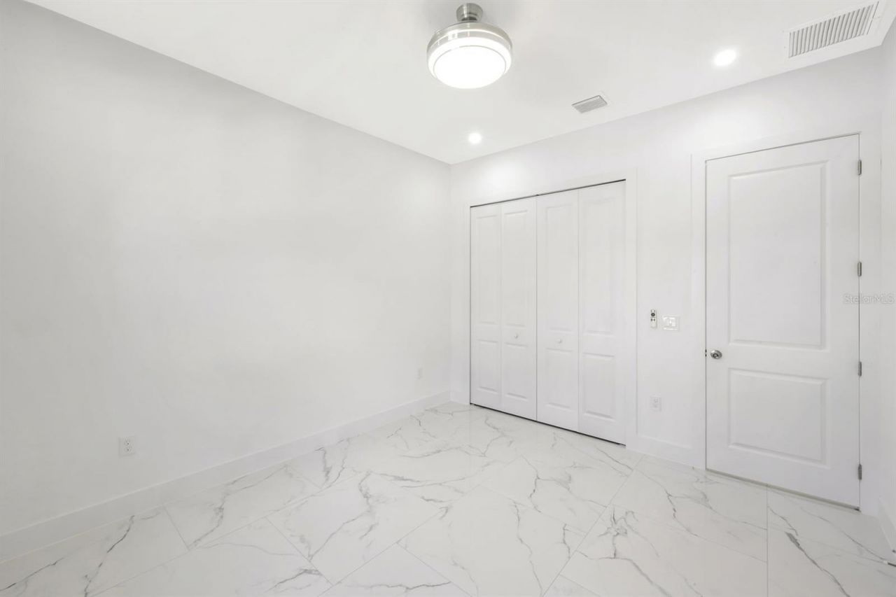 521/523 Lillon Avenue S, Lehigh Acres, FL 33974 Photo