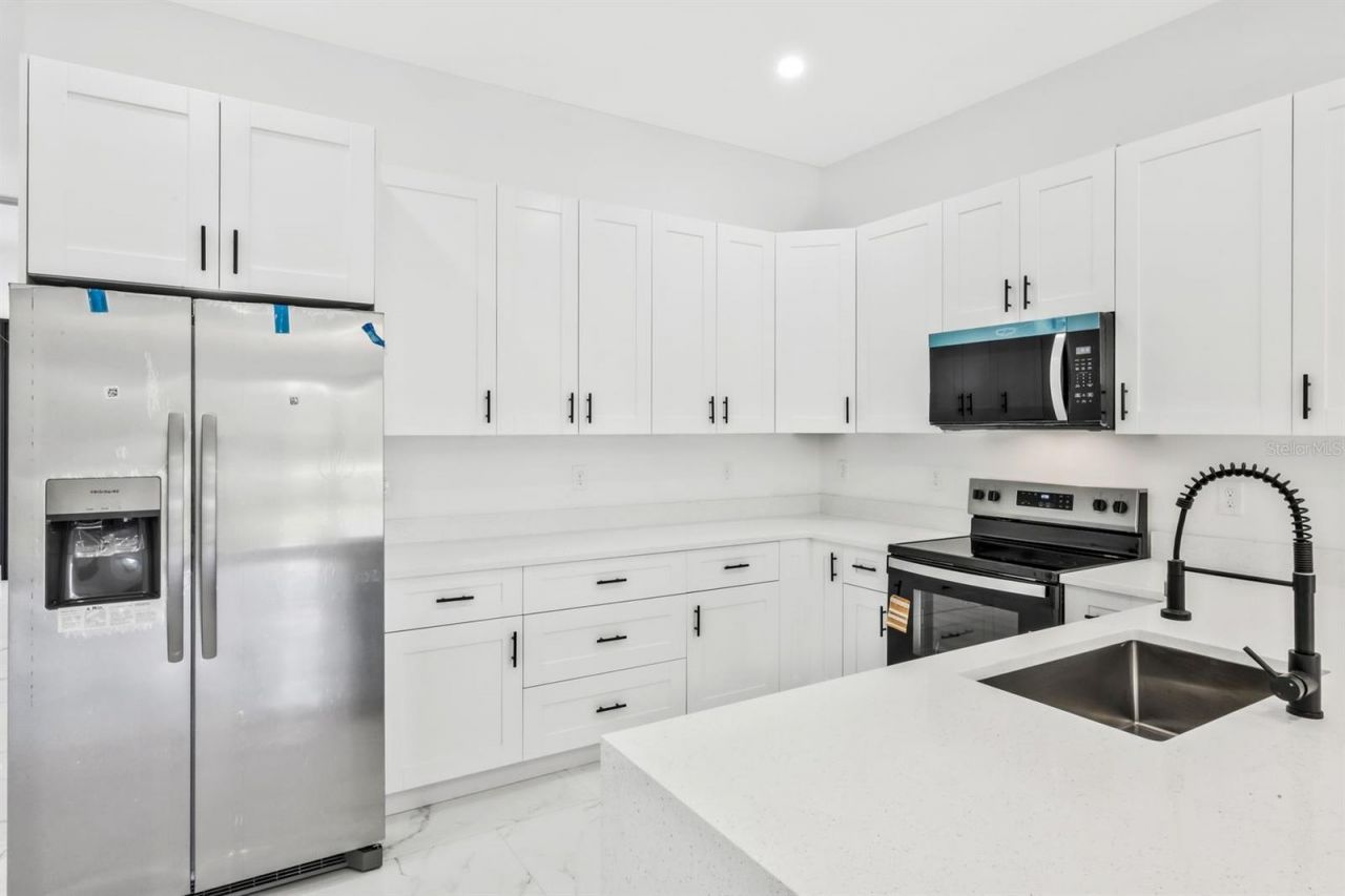 521/523 Lillon Avenue S, Lehigh Acres, FL 33974 Photo