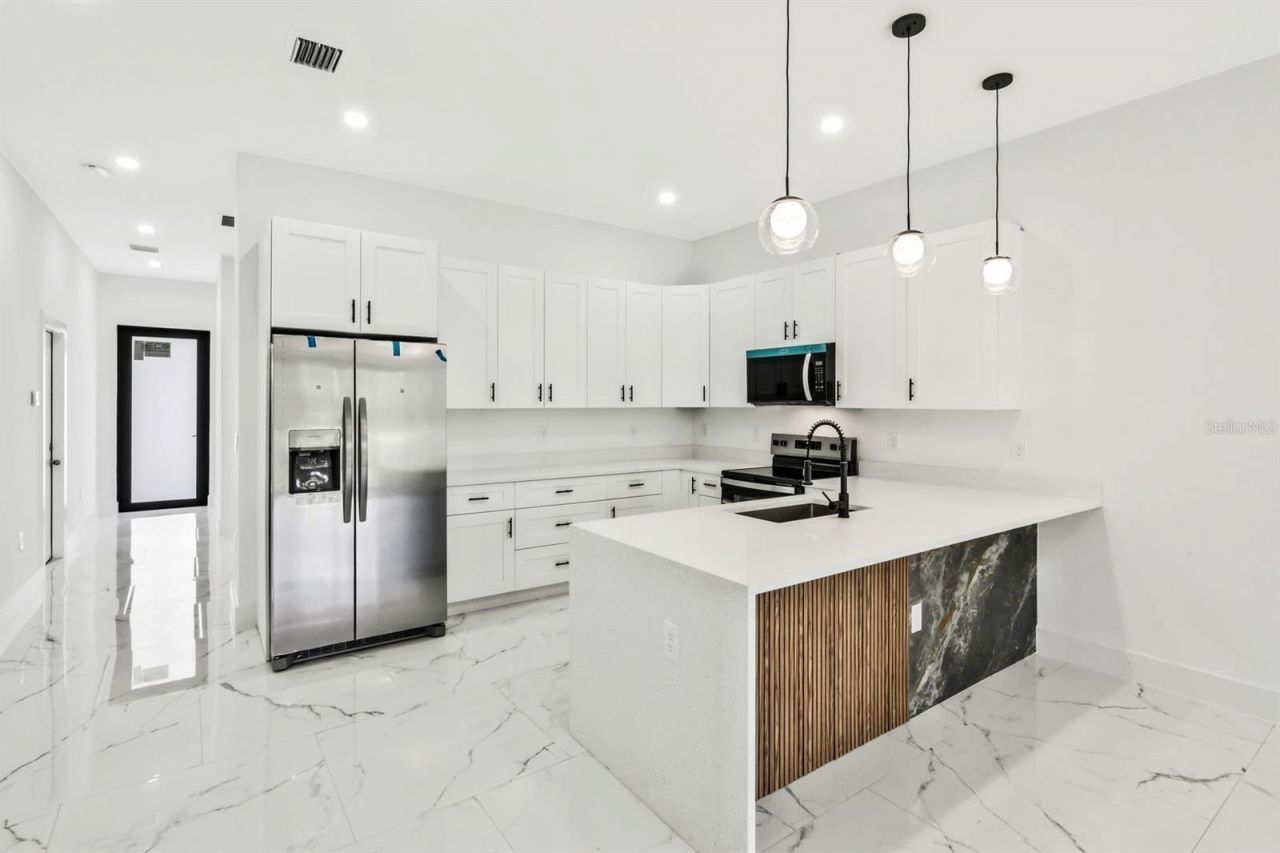 521/523 Lillon Avenue S, Lehigh Acres, FL 33974 Photo