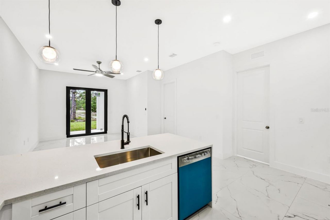 521/523 Lillon Avenue S, Lehigh Acres, FL 33974 Photo