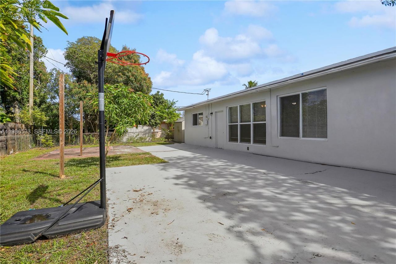 4841 NW 12th Ct, Lauderhill, FL 33313 Photo