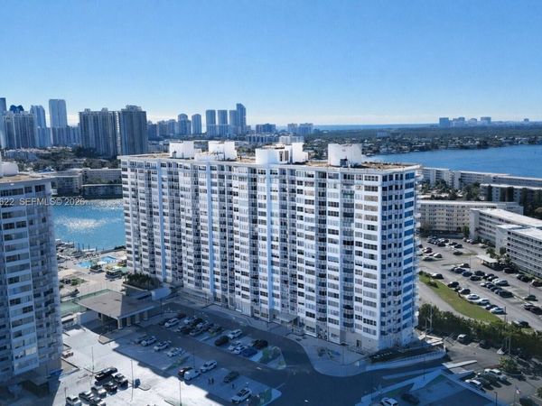 18041 Biscayne Blvd , Unit 202, Aventura, FL 33160