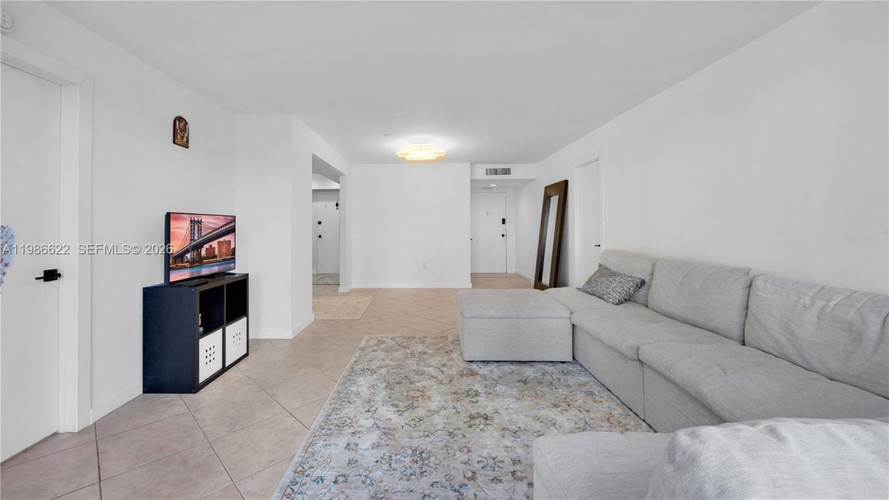 18041 Biscayne Blvd, Unit 202, Aventura, FL 33160 Photo