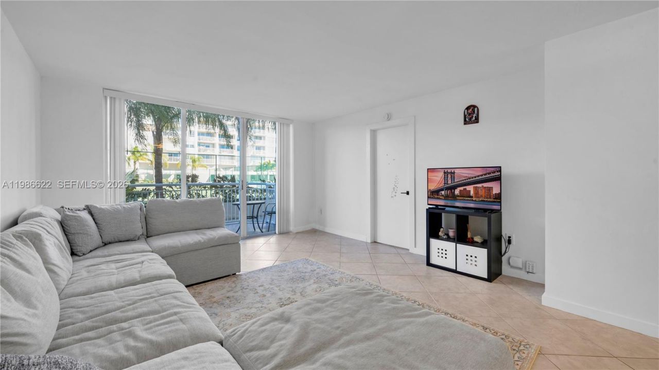 18041 Biscayne Blvd, Unit 202, Aventura, FL 33160 Photo