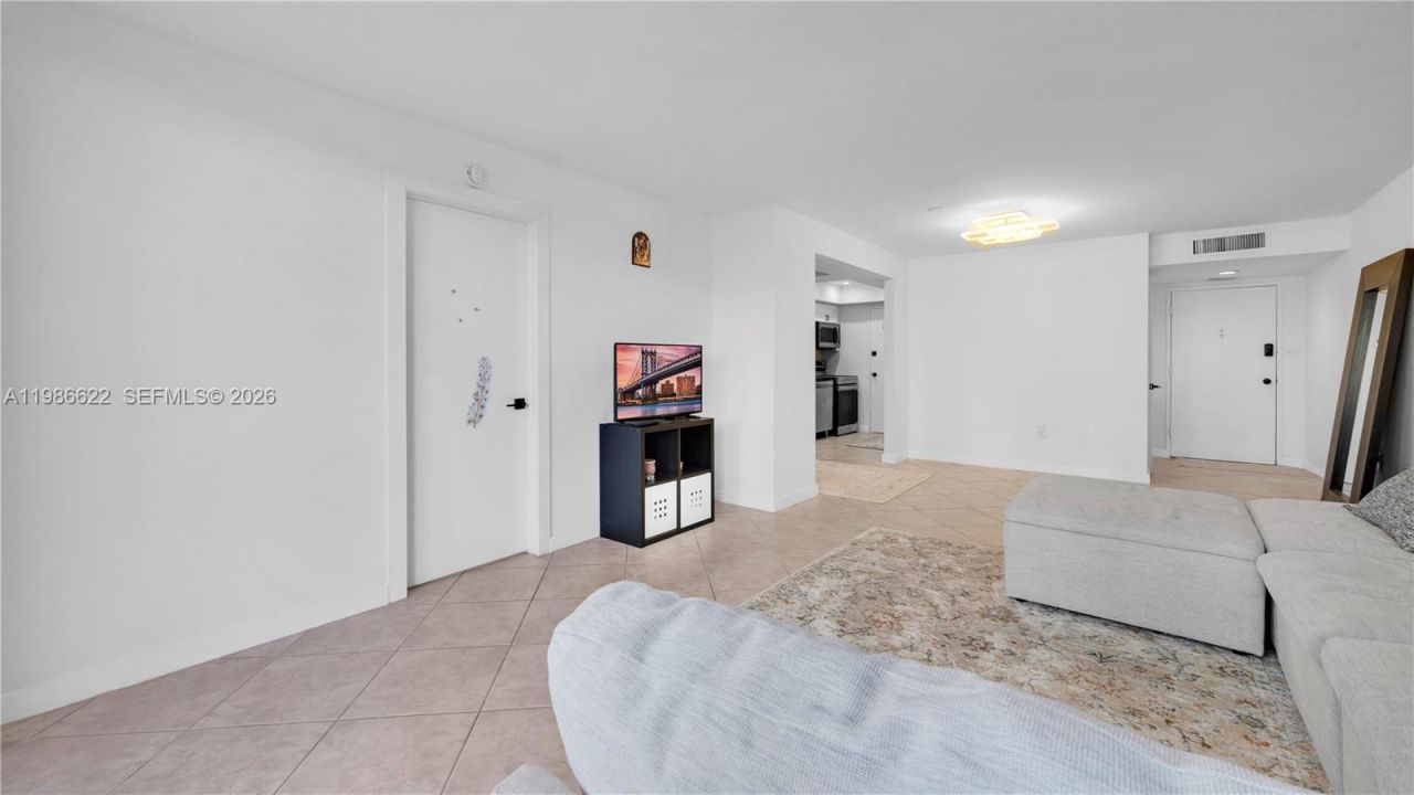 18041 Biscayne Blvd, Unit 202, Aventura, FL 33160 Photo