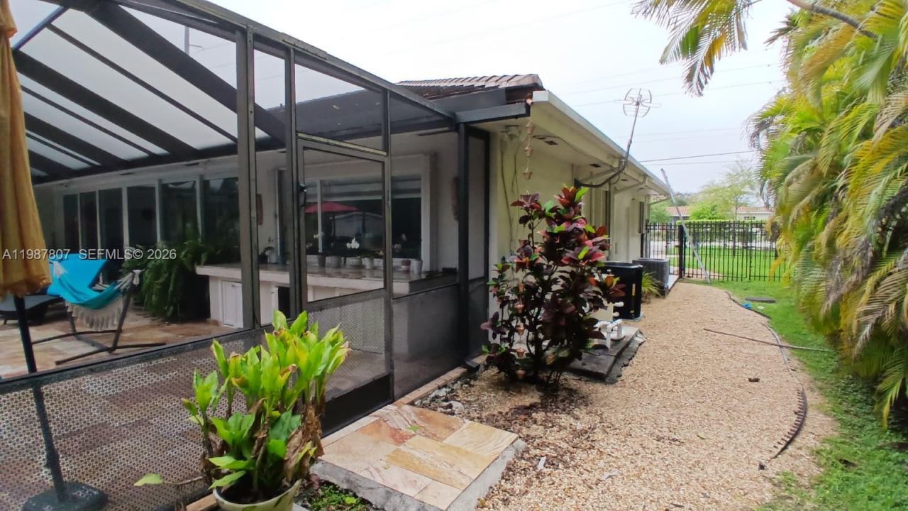 6421 SW 56th St, South Miami, FL 33155 Photo