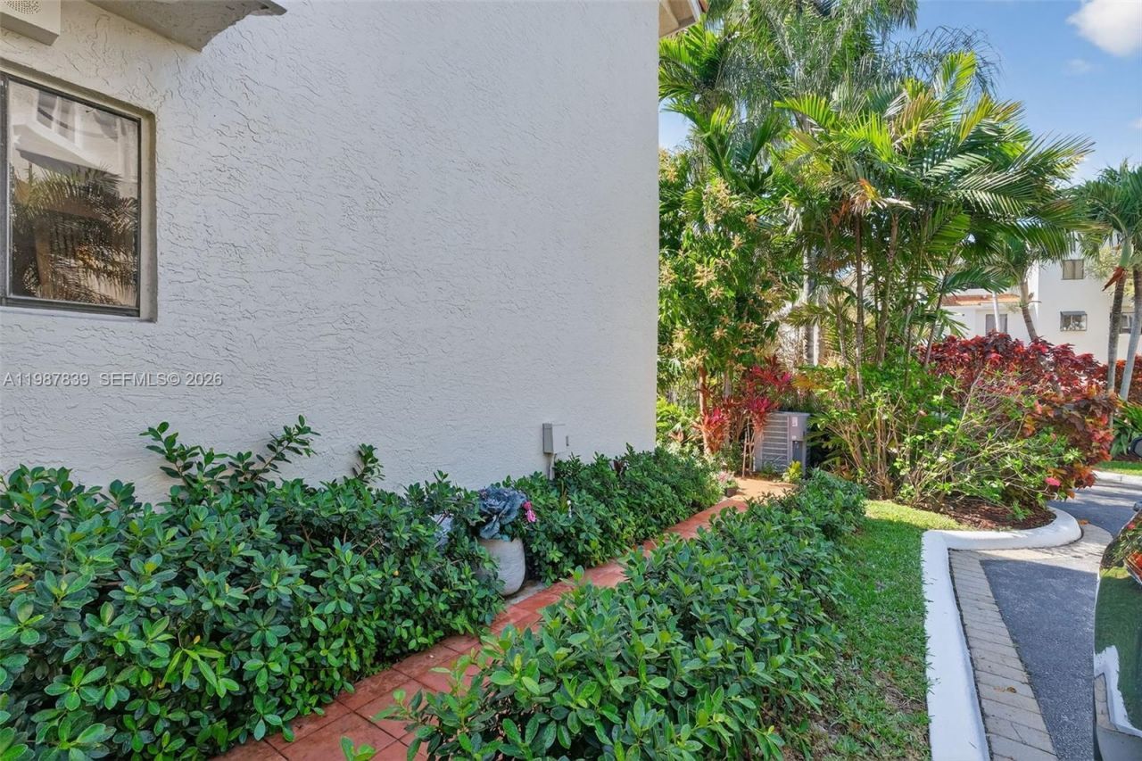 21391 Marina Cove Circle, Unit K11, Aventura, FL 33180 Photo