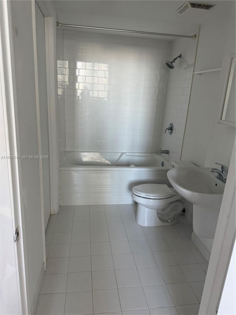 690 SW 1st Ct, Unit 2330, Miami, FL 33130 Photo