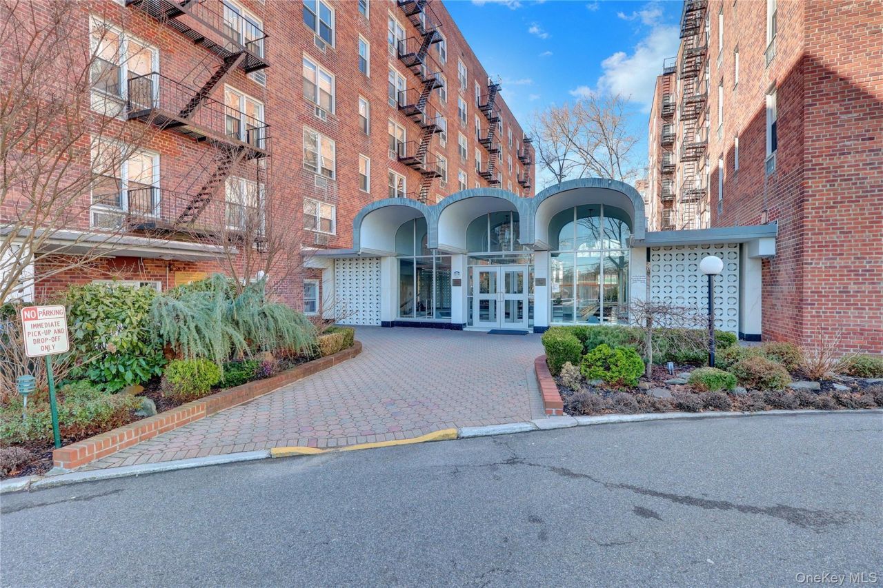 54-44 Little Neck Parkway, Unit 4S, Little Neck, NY 11362 Main Photo