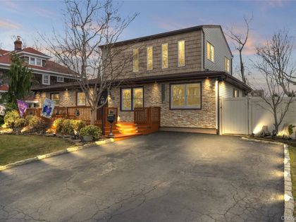 2 Burnett Avenue Bay Shore, NY 11706