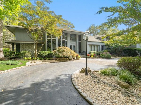 8 Forest Court , Syosset, NY 11791