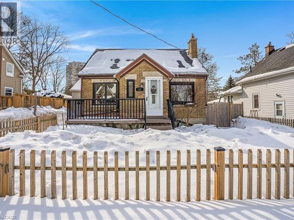 13 DEVITT Avenue North, Waterloo, ON N2J3E7