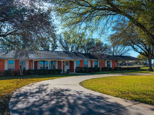 25 Labus, Floresville, TX 78114