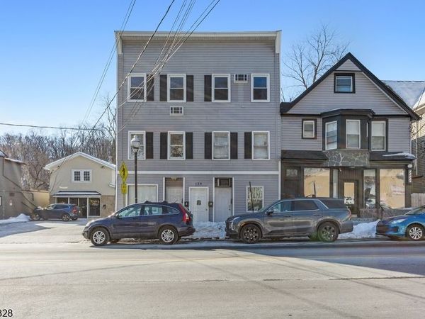 129 Main St, Unit 3, Bloomingdale, NJ 07403