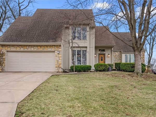 9529 W 116th Terrace, Overland Park, KS 66210