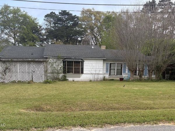 507 E College Avenue, Wiggins, MS 39577
