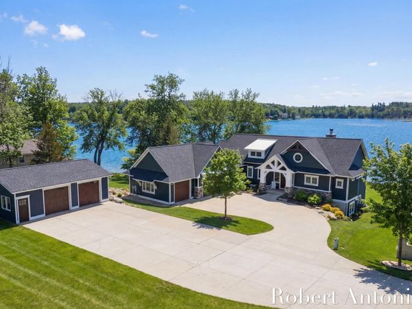 162 Lakeview Drive, Wayland, MI 49348