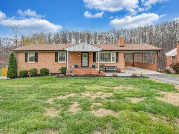 230 Dawnridge DR, Vinton, VA 24179