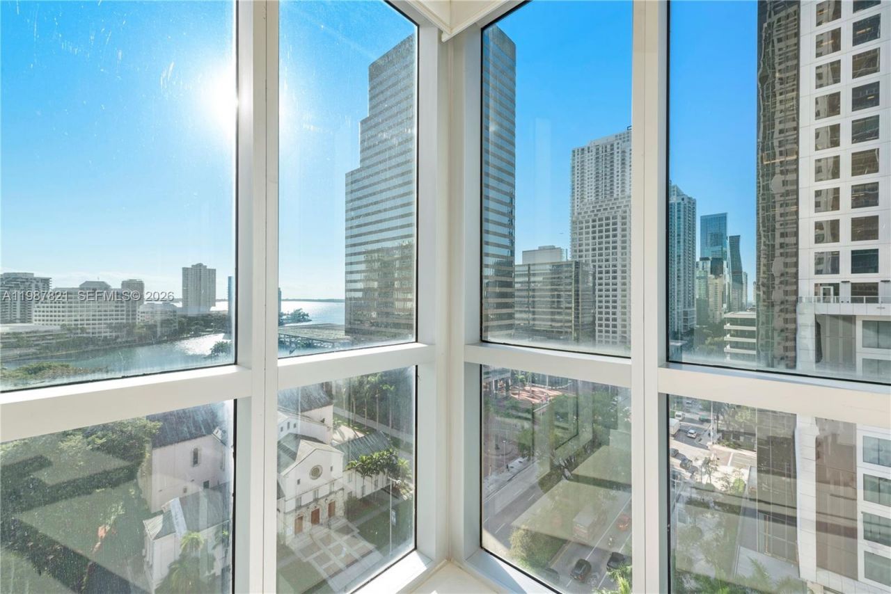 500 Brickell Ave , Unit 1402, Miami, FL 33131 Photo