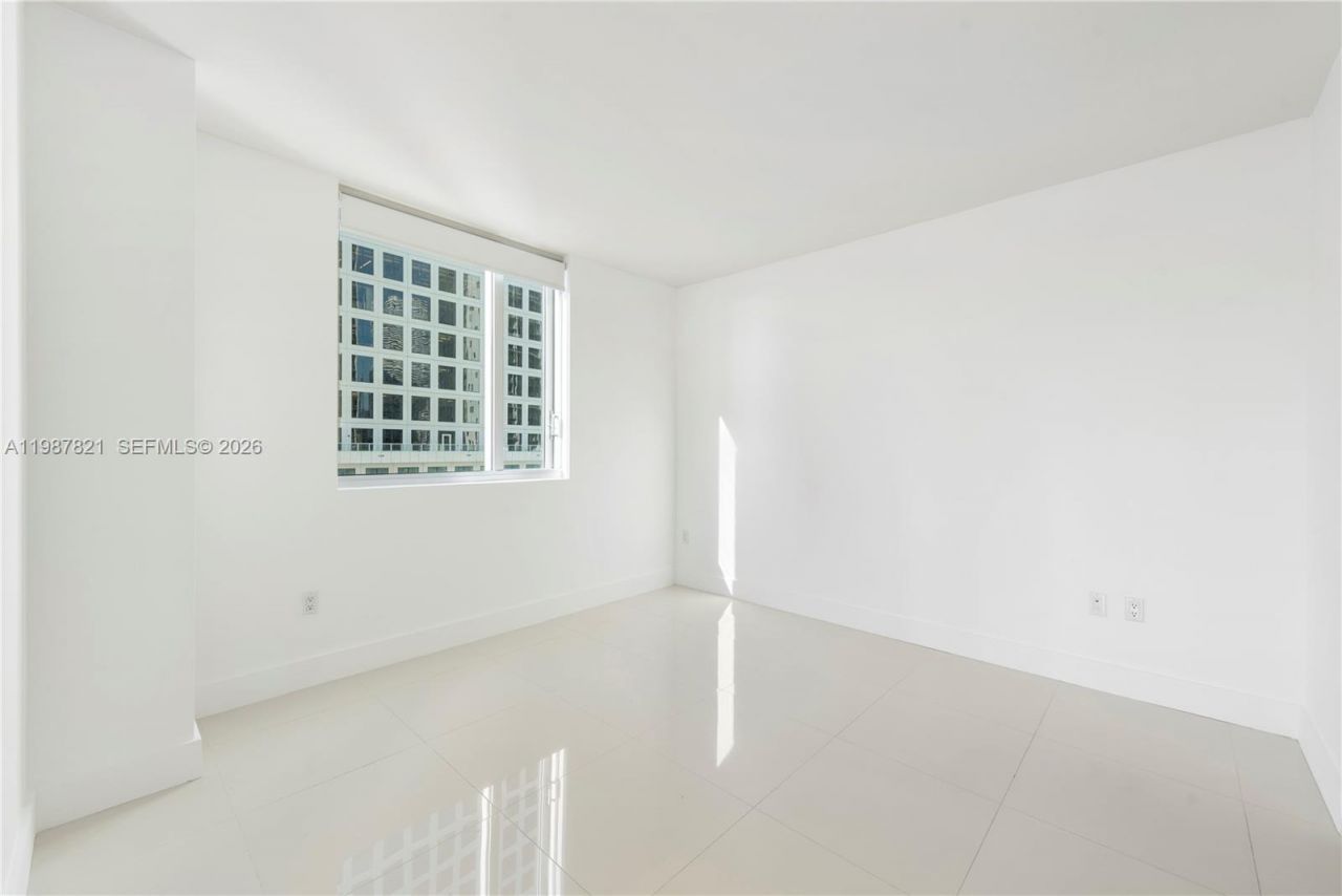 500 Brickell Ave , Unit 1402, Miami, FL 33131 Photo
