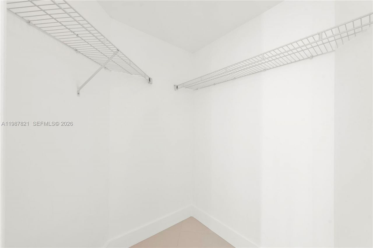 500 Brickell Ave , Unit 1402, Miami, FL 33131 Photo