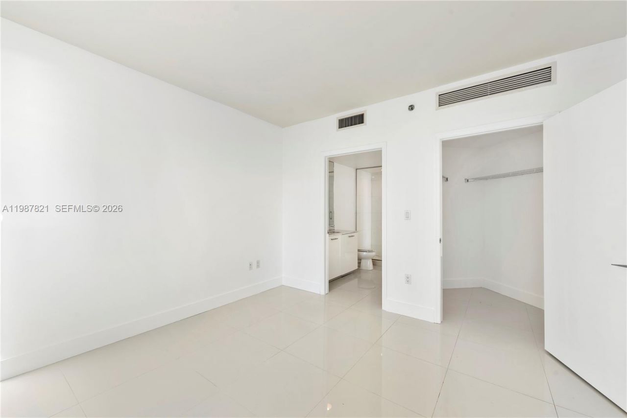 500 Brickell Ave , Unit 1402, Miami, FL 33131 Photo