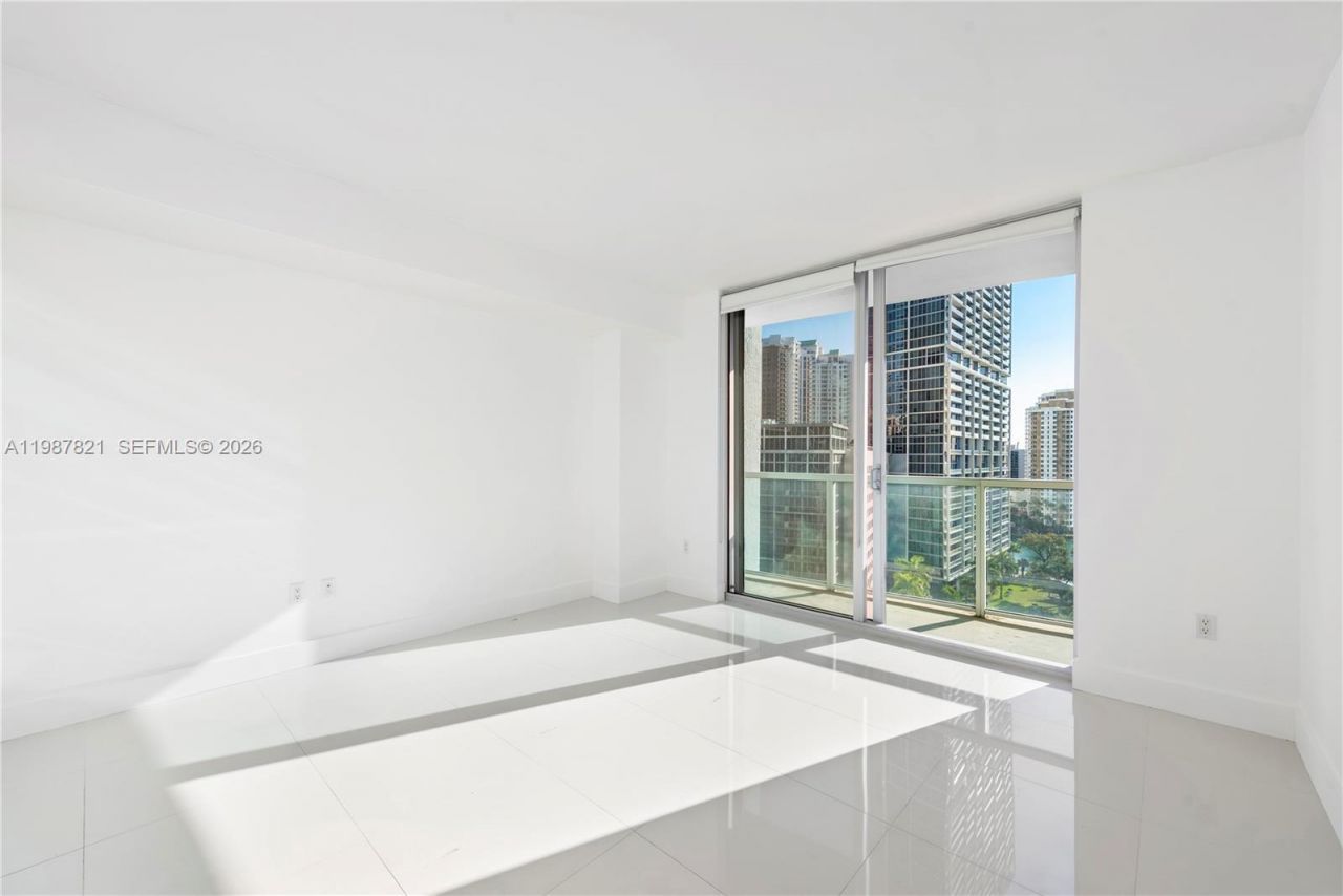 500 Brickell Ave , Unit 1402, Miami, FL 33131 Photo