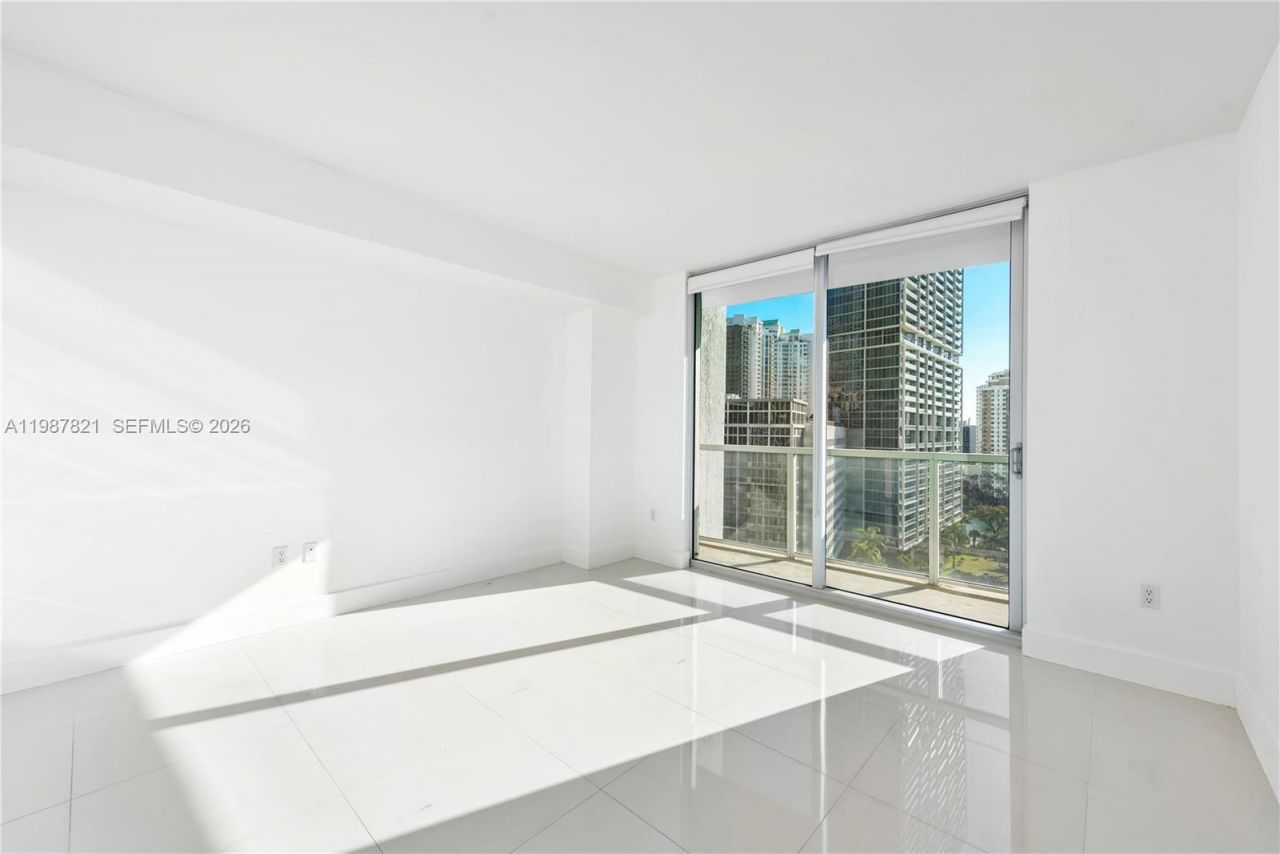 500 Brickell Ave , Unit 1402, Miami, FL 33131 Photo