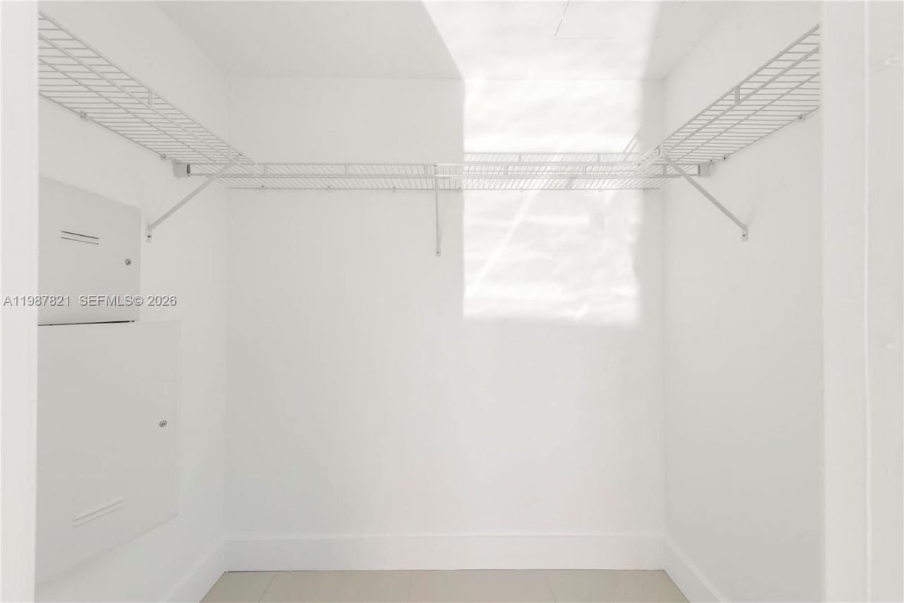 500 Brickell Ave , Unit 1402, Miami, FL 33131 Photo