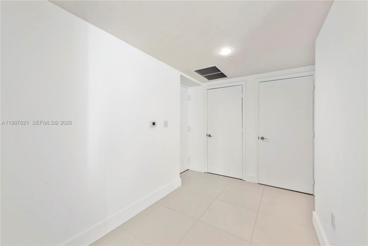 500 Brickell Ave , Unit 1402, Miami, FL 33131 Photo