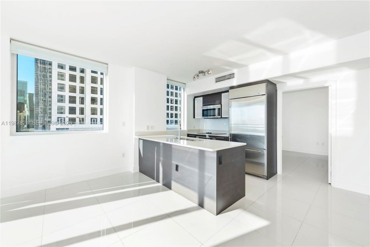 500 Brickell Ave , Unit 1402, Miami, FL 33131 Photo