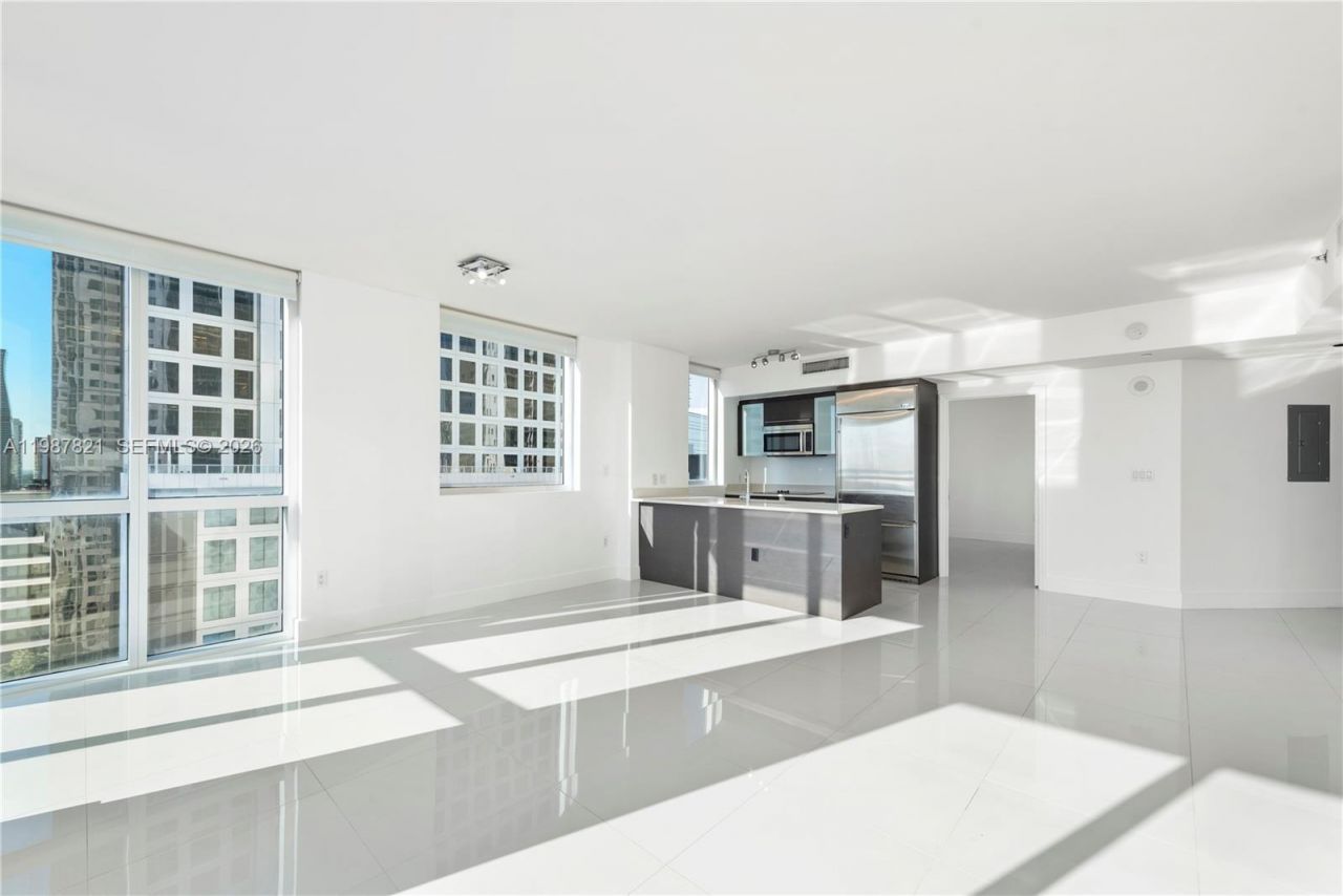 500 Brickell Ave , Unit 1402, Miami, FL 33131 Photo