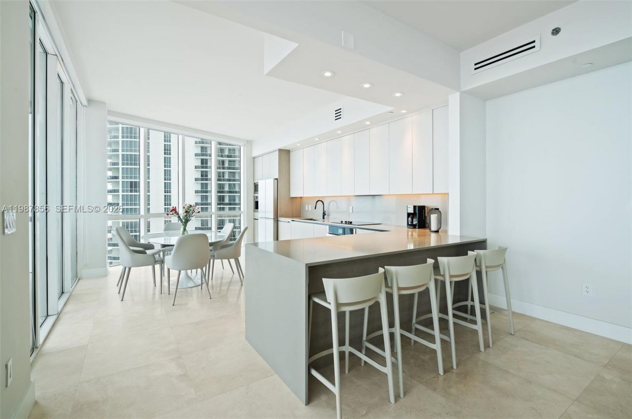 15901 Collins Ave , Unit 1801, Sunny Isles Beach, FL 33160 Photo