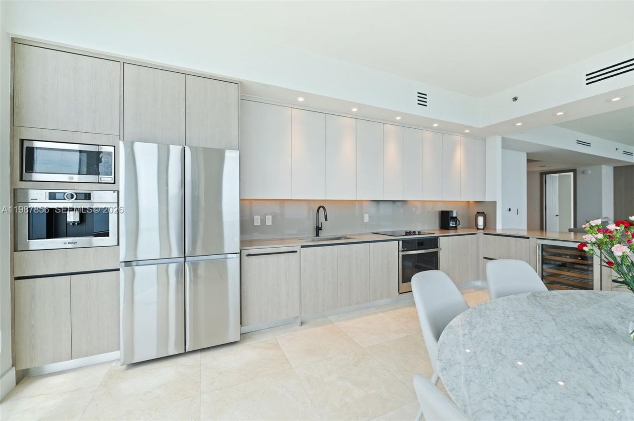 15901 Collins Ave , Unit 1801, Sunny Isles Beach, FL 33160 Photo