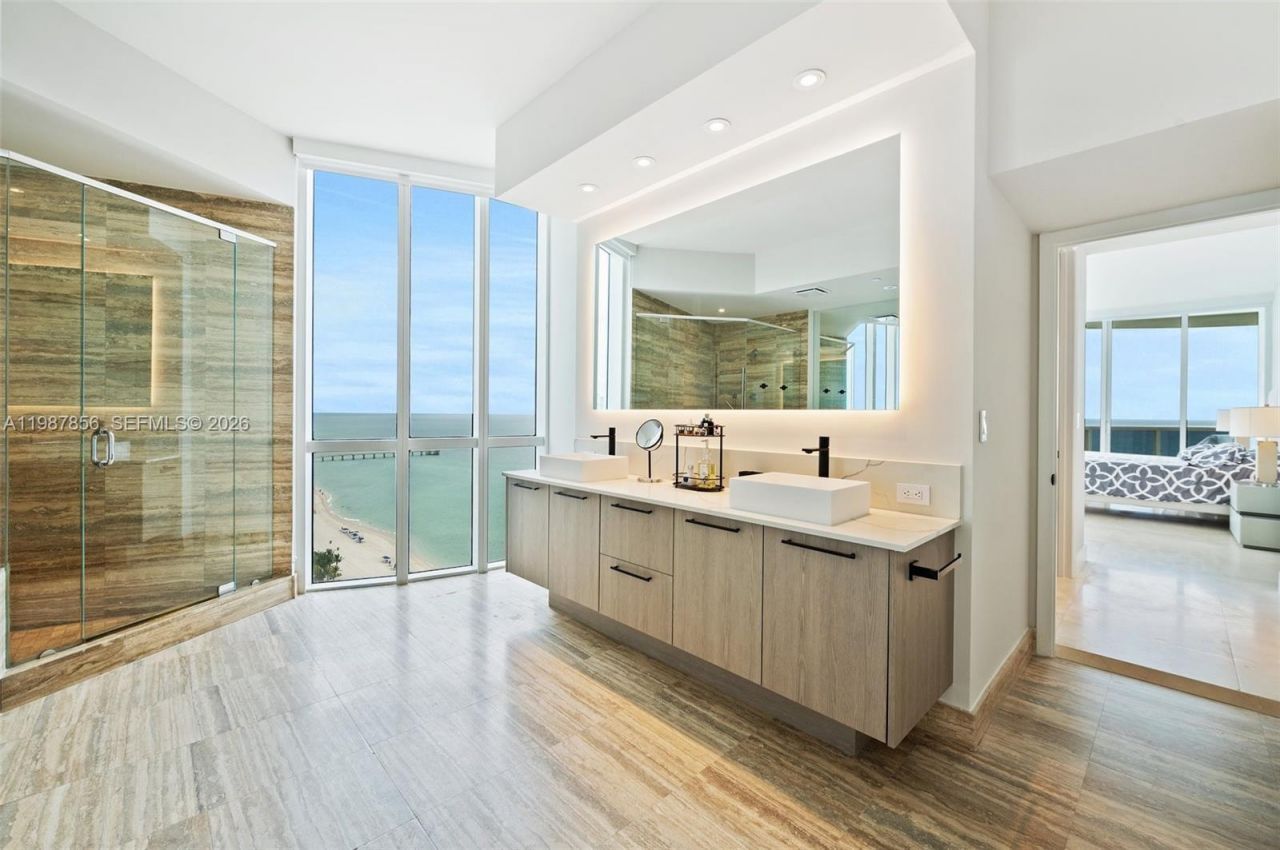 15901 Collins Ave , Unit 1801, Sunny Isles Beach, FL 33160 Photo