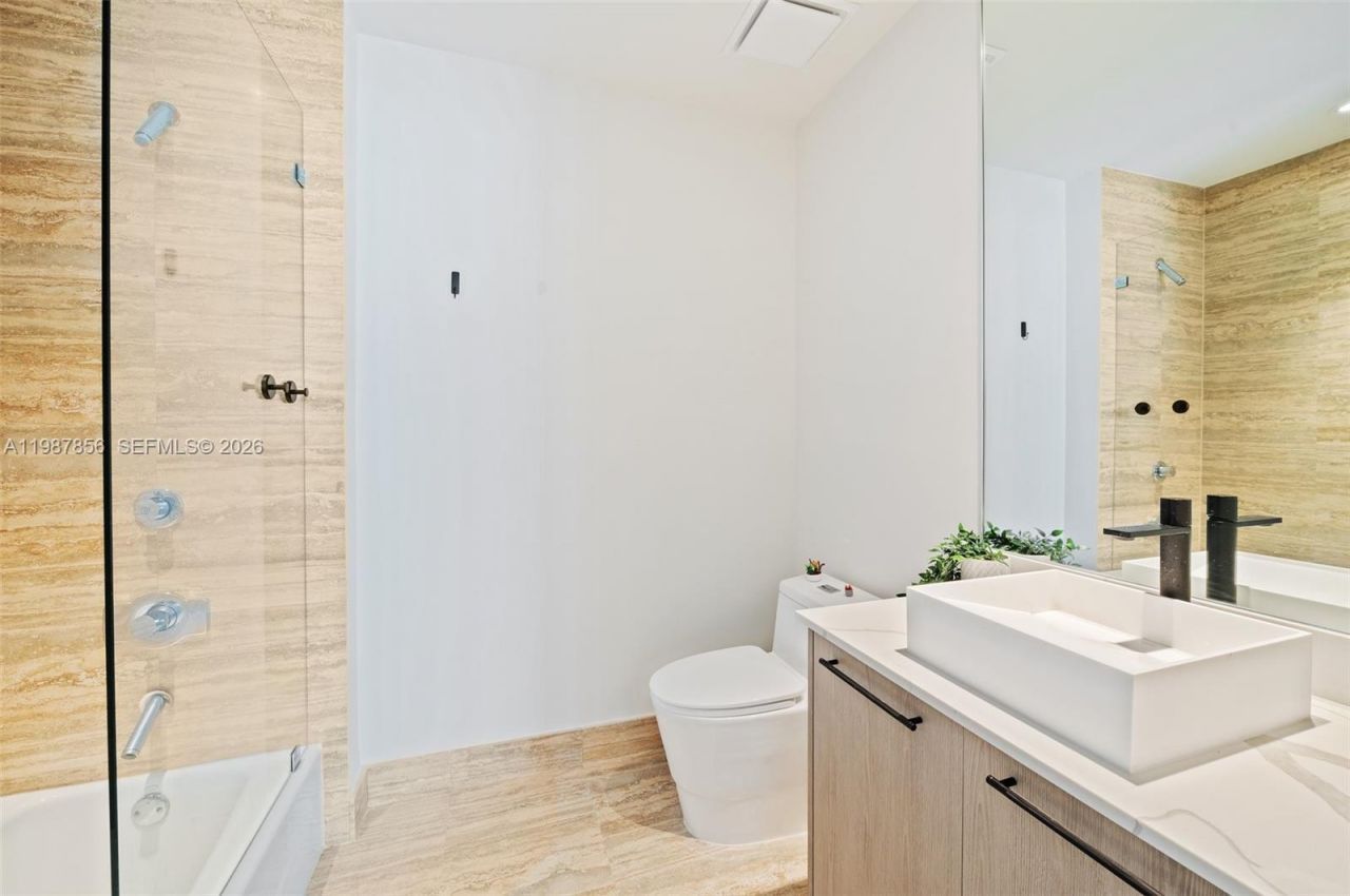 15901 Collins Ave , Unit 1801, Sunny Isles Beach, FL 33160 Photo