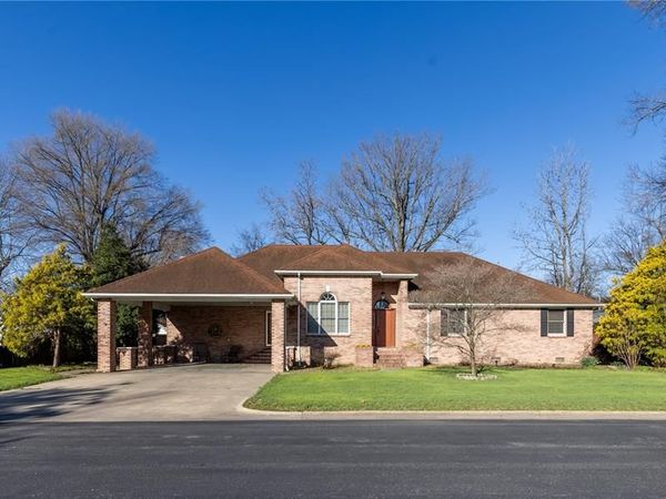 104 Willard Avenue, Charleston, MO 63834