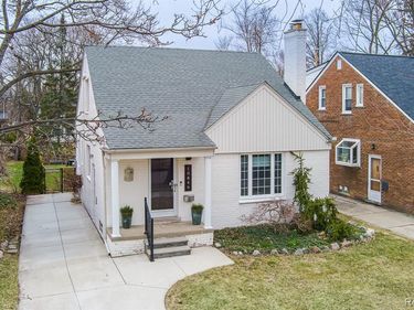 10846 Hart Avenue, Huntington Woods, MI 48070