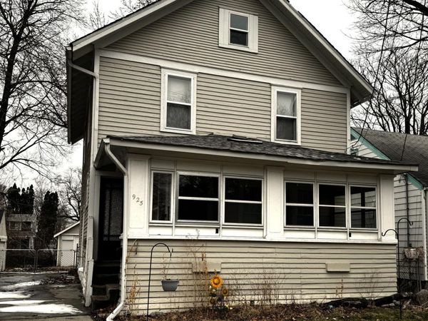 925 S Holmes Street, Lansing, MI 48912