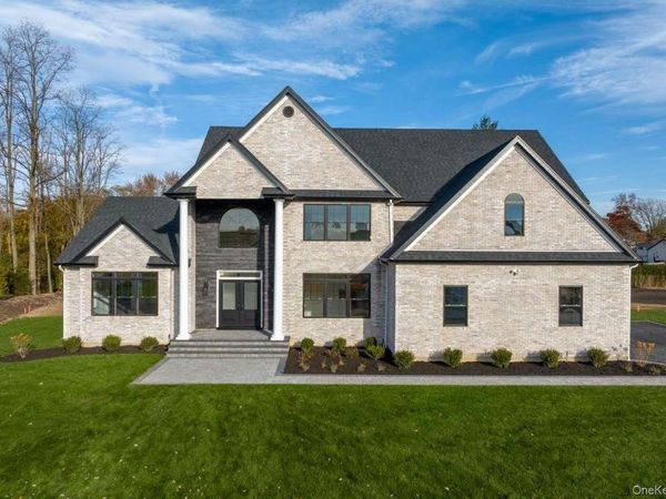 457 Pond Path, East Setauket, NY 11733